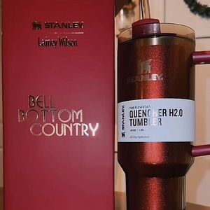 Stanley x Lainey Wilson Country Gold Quencher Tumbler H2.0 40OZ.